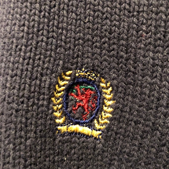 VINTAGE Tommy Hilfiger crest sweater - Picture 2 of 6